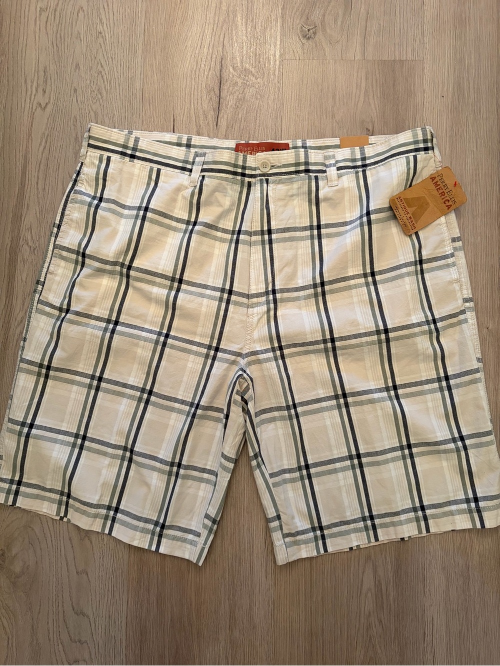 Perry Ellis Plaid Flat Front Shorts NWT
